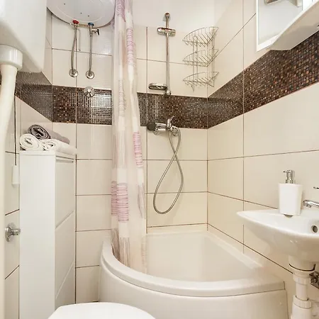 Traditional Style Apartment Split